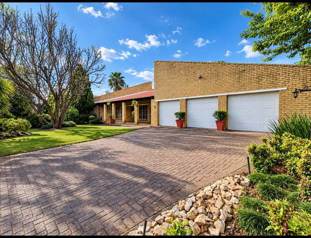 4 BEDROOM HOUSE FOR SALE IN THREE RIVERS EAST